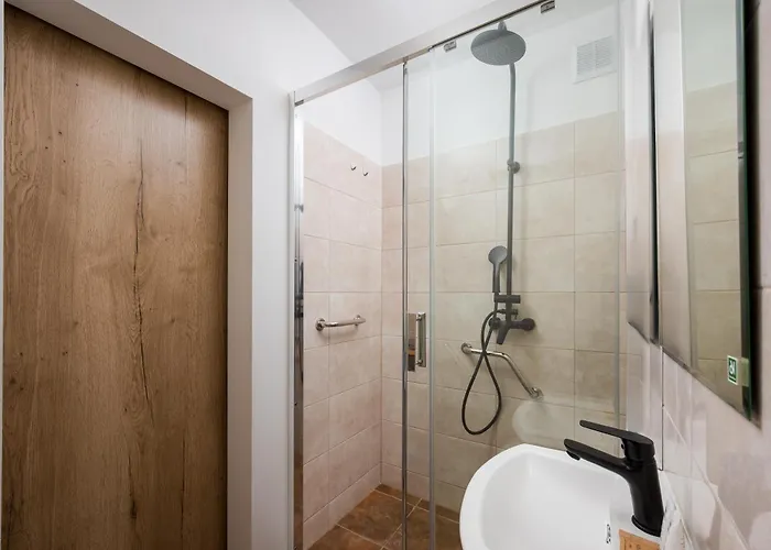 Afrykanska Urban Chic By Bookinghost * ワルシャワ